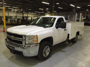 Aircraft toilet servicing truck