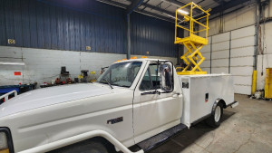 Stinar Potable Water Truck with lift platform for widebody aircraft