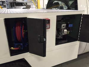 Aircraft toilet servicing truck