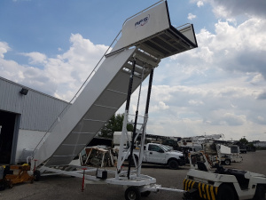 Non-motorized aircraft stairs